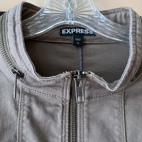 Express - Picture 3 of 8